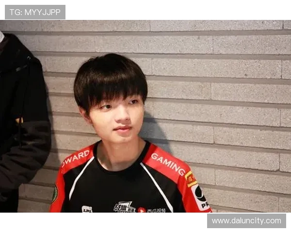 EDG团队协作引发热议玩家对战术配合的不同看法与争论