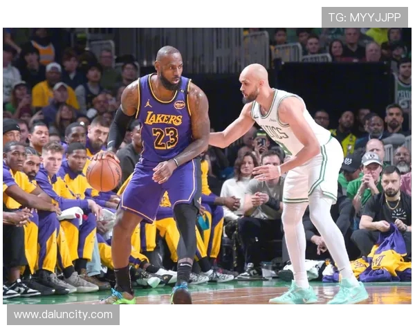 圣诞大战湖人对决劲敌期待精彩瞬间与激烈对抗的篮球盛宴