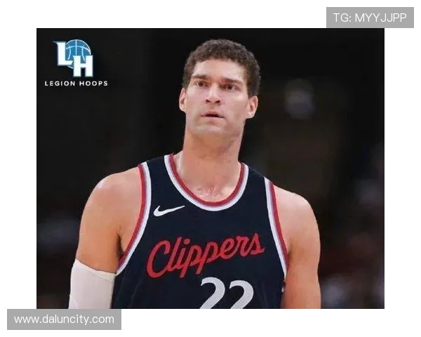 布鲁克洛佩斯的篮球生涯与成就探讨：从新秀到全明星的蜕变之路