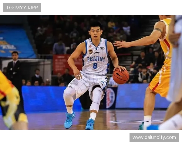 方硕的篮球之路：从青涩新秀到CBA明星的成长历程与奋斗故事