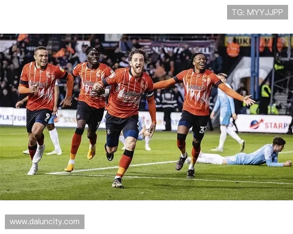 桑德尼斯与维京的激烈对决揭示了足球战术的博弈与球队实力的较量