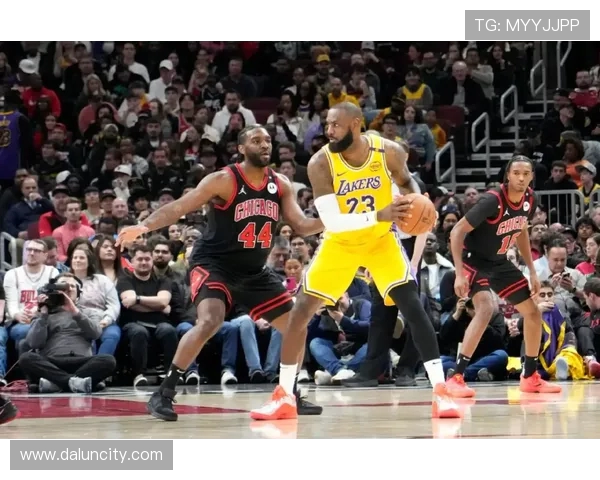 湖人对公牛全场比赛数据分析与精彩瞬间回顾 湖人对公牛全场比赛数据分析与精彩瞬间回顾