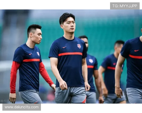 重庆足球队实力强劲荣登最新足球实力TOP10榜首引发关注 重庆足球队实力强劲荣登最新足球实力TOP10榜首引发关注