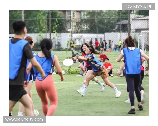 重庆飞盘队在全国飞盘状态排行榜中荣登第六名展现出强劲实力与团队精神 重庆飞盘队在全国飞盘状态排行榜中荣登第六名展现出强劲实力与团队精神