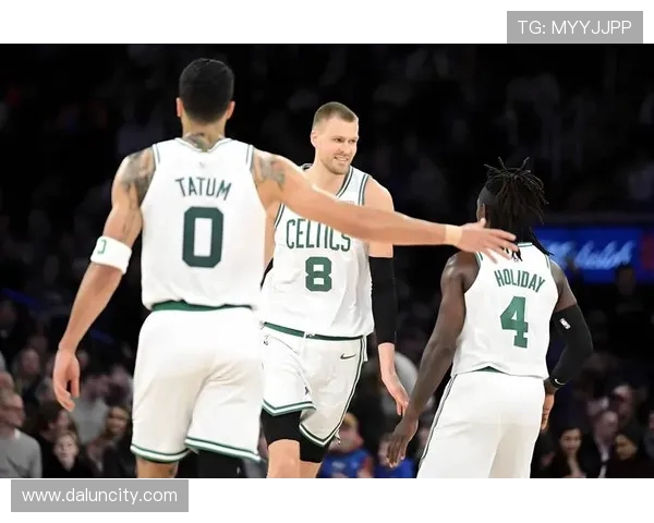 黄蜂与凯尔特人激战正酣谁能在NBA赛场上笑到最后 黄蜂与凯尔特人激战正酣谁能在NBA赛场上笑到最后