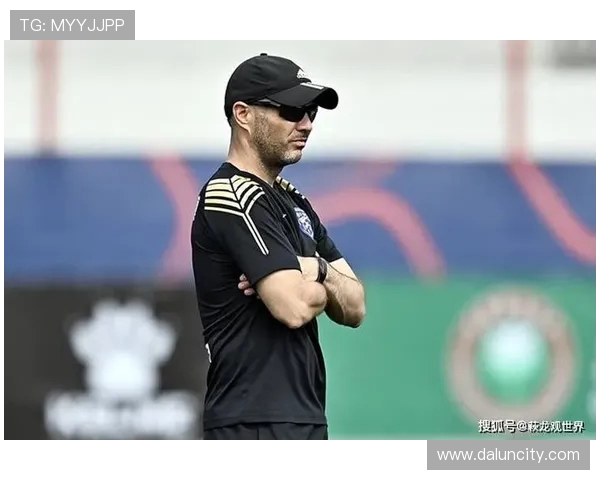 武汉羽毛球队团队协作引发热议球员间默契与配合的争议探讨 武汉羽毛球队团队协作引发热议球员间默契与配合的争议探讨