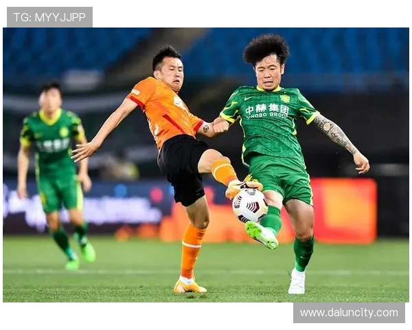 武汉足球队在大师赛中的实力展现与战术分析解析