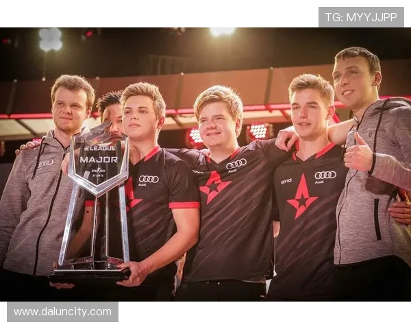 聚焦CSGO战术解析：IG战队如何在比赛中运用策略提升胜率