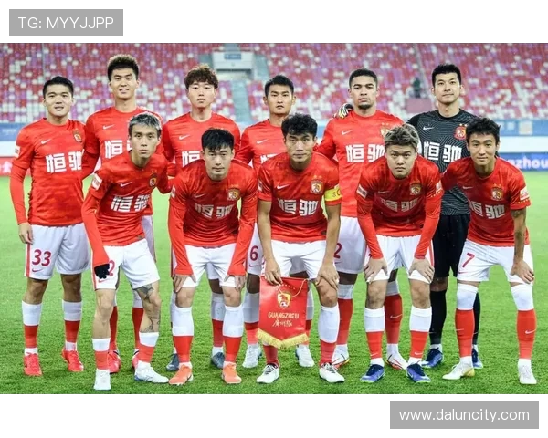 南京足球队与广州足球队赛后复盘分析比赛节奏与战术表现