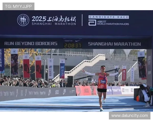 城市马拉松特别报道：上海攀岩队勇闯赛道展现拼搏精神与团队力量