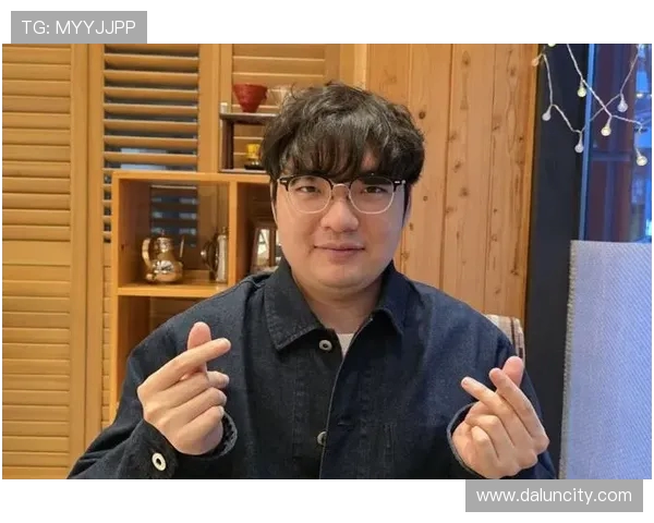 李军专访：从职业选手到游戏解说的英雄联盟之路回顾与展望